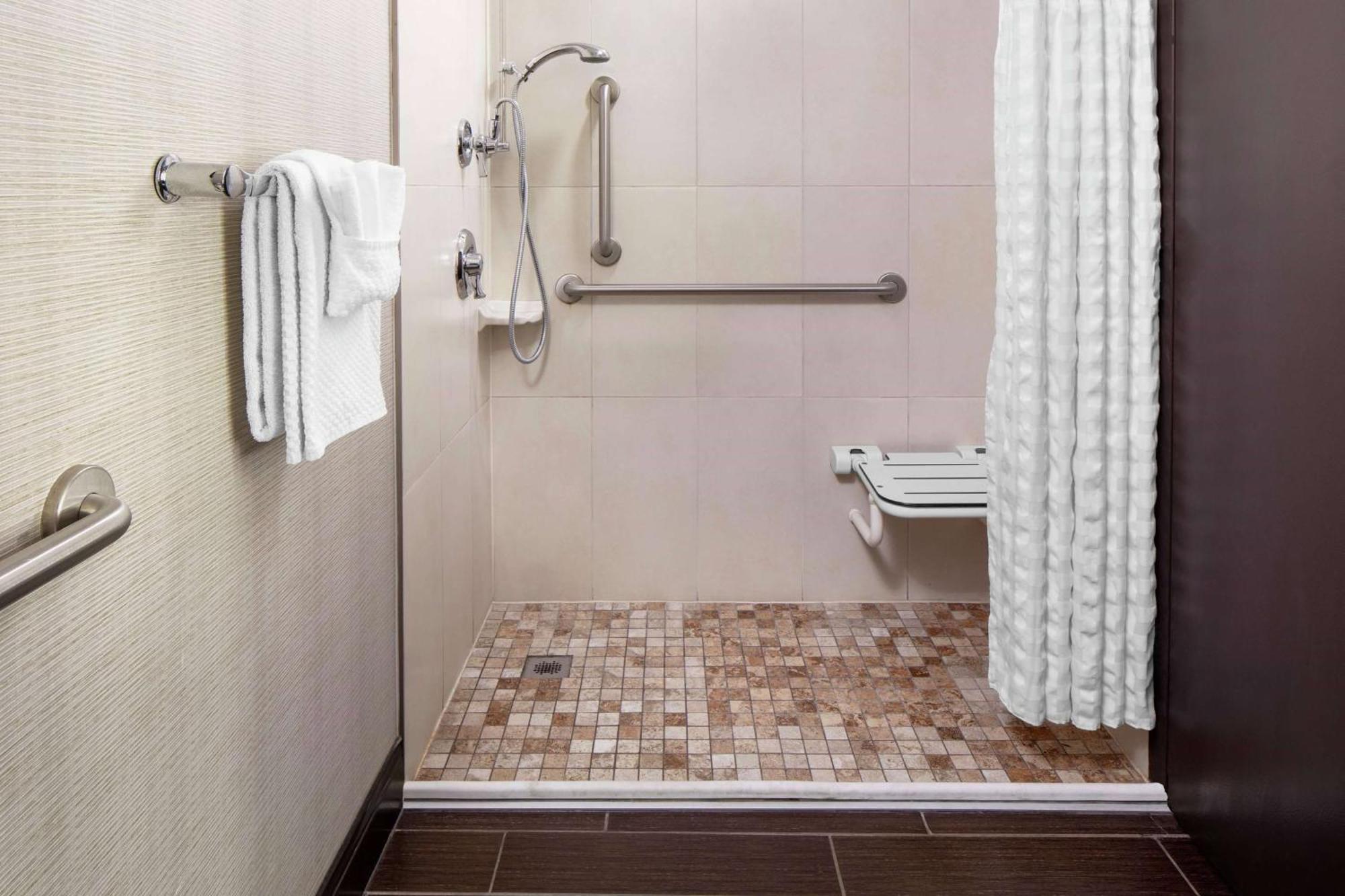 King Room with Mobility/Hearing Access and Roll-In Shower, Non-Smoking
